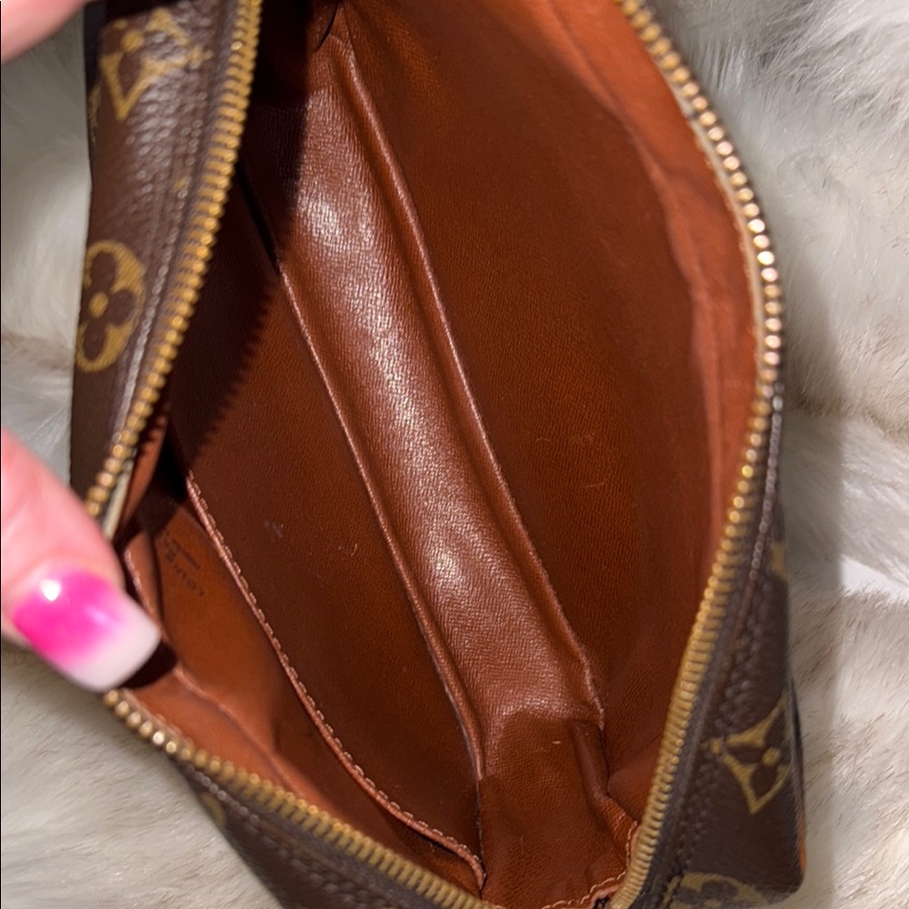 Louis Vuitton Brown Monogram Toiletry Bag with Gold Hardware - Picture 8 of 10